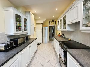 Kitchen - click for photo gallery
